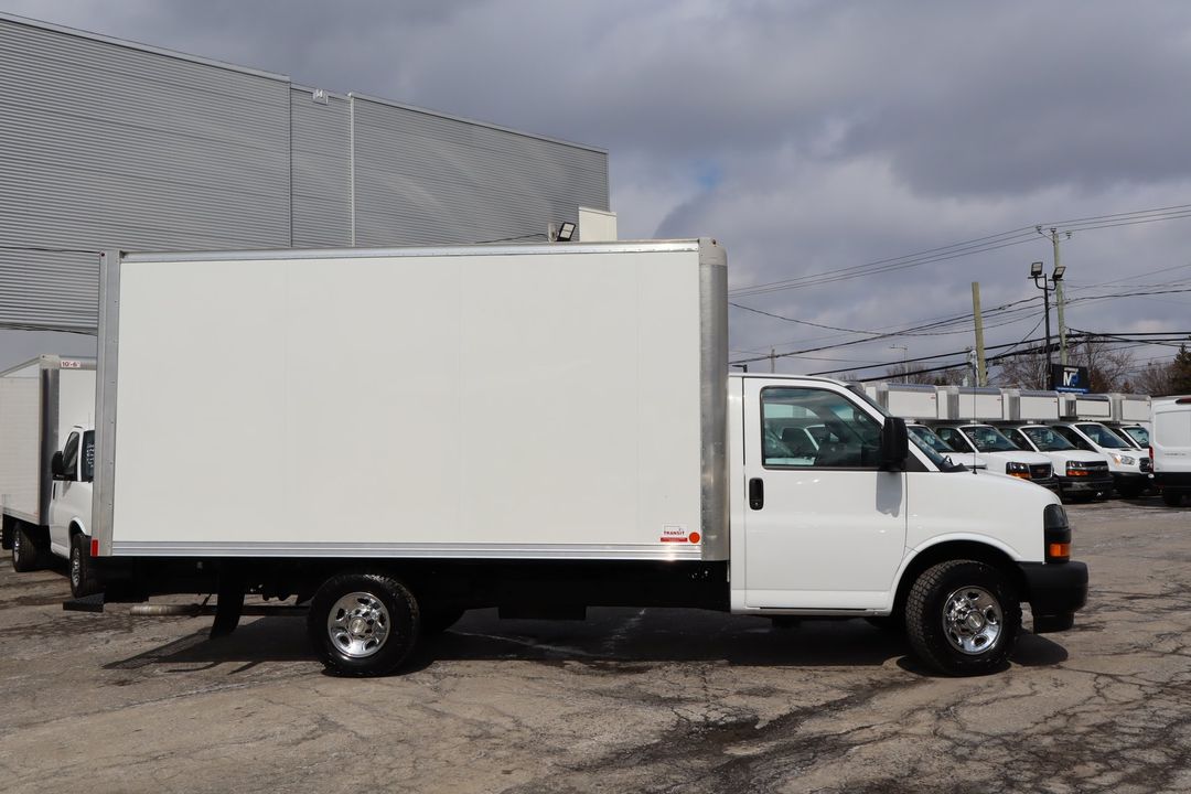 Chevrolet Express 2024 - Image 2