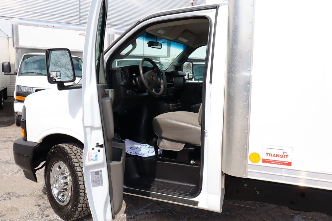 Chevrolet Express 2024 - Image 21