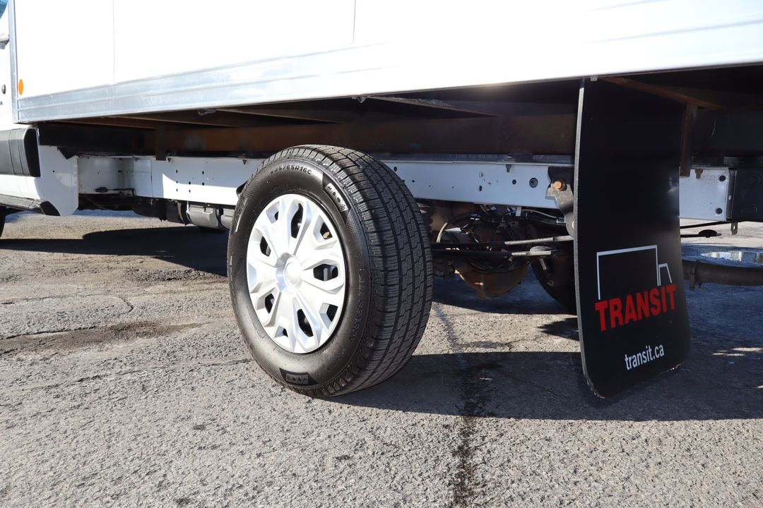 Ford Transit Cargo Van 2023 - Image 22