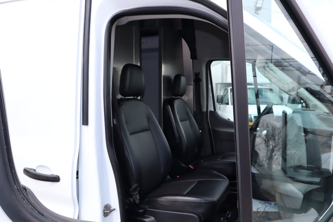 Ford Transit Cargo Van 2022 - Image 14