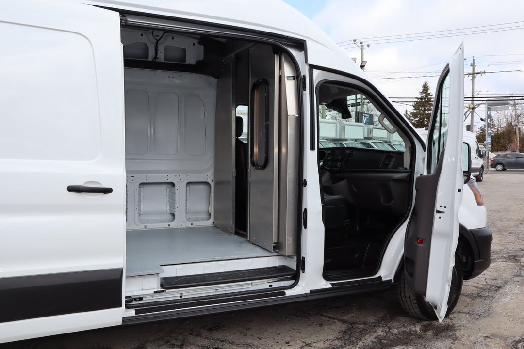 Ford Transit Cargo Van 2022 - Image 11