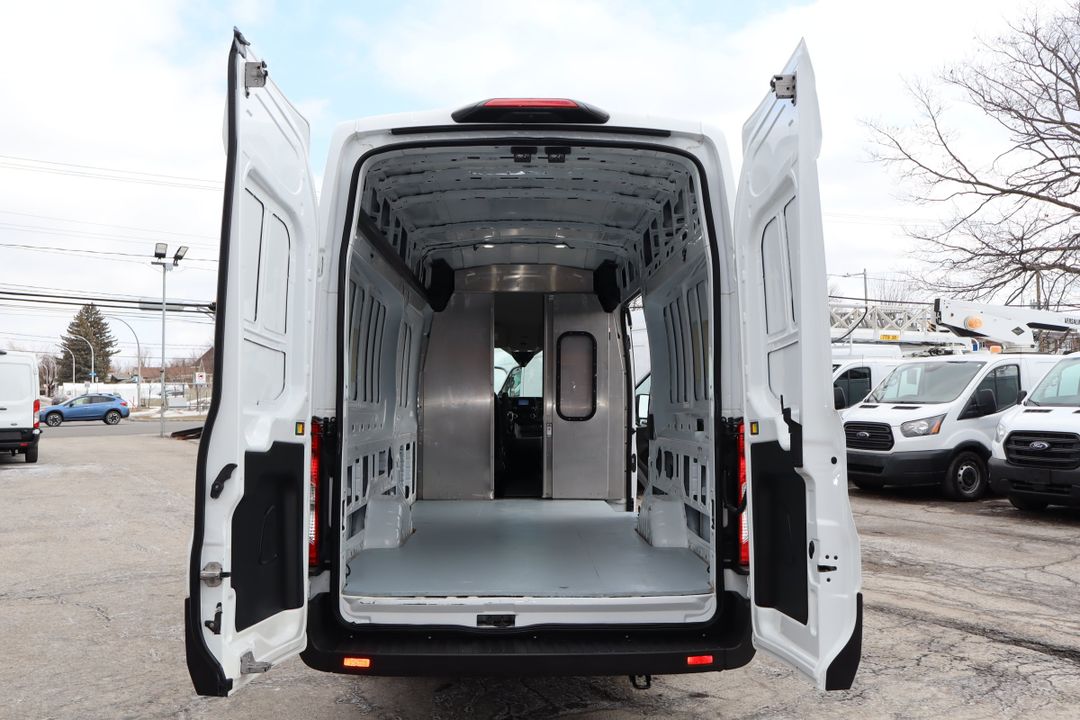 Ford Transit Cargo Van 2022 - Image 10