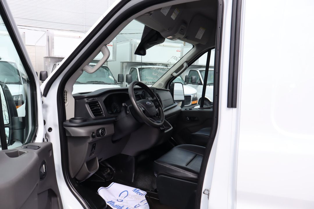 Ford Transit Cargo Van 2022 - Image 18
