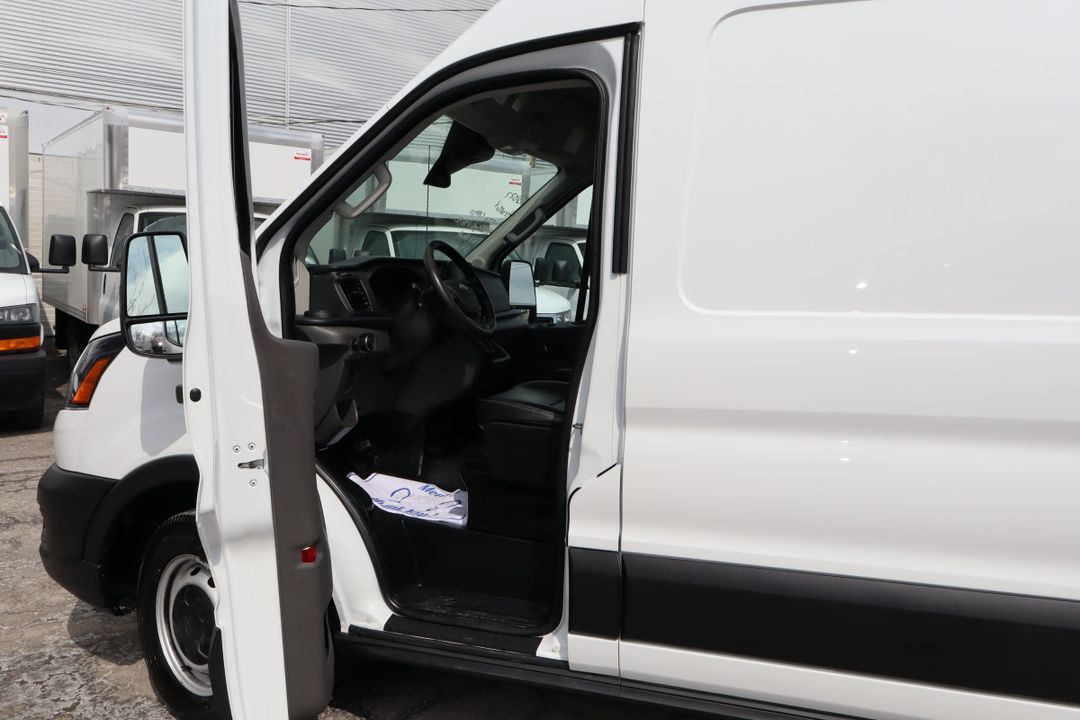 Ford Transit Cargo Van 2022 - Image 19