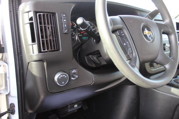Chevrolet Express Cutaway 2022 - Image 10