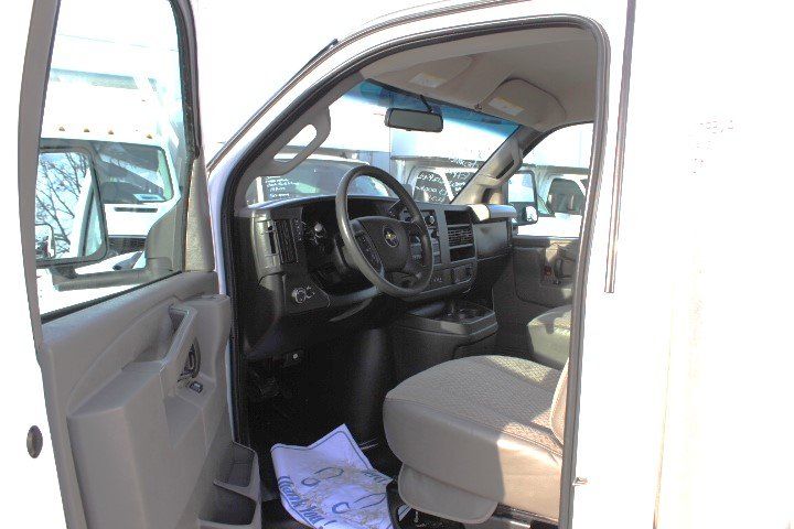 Chevrolet Express Cutaway 2022 - Image 12
