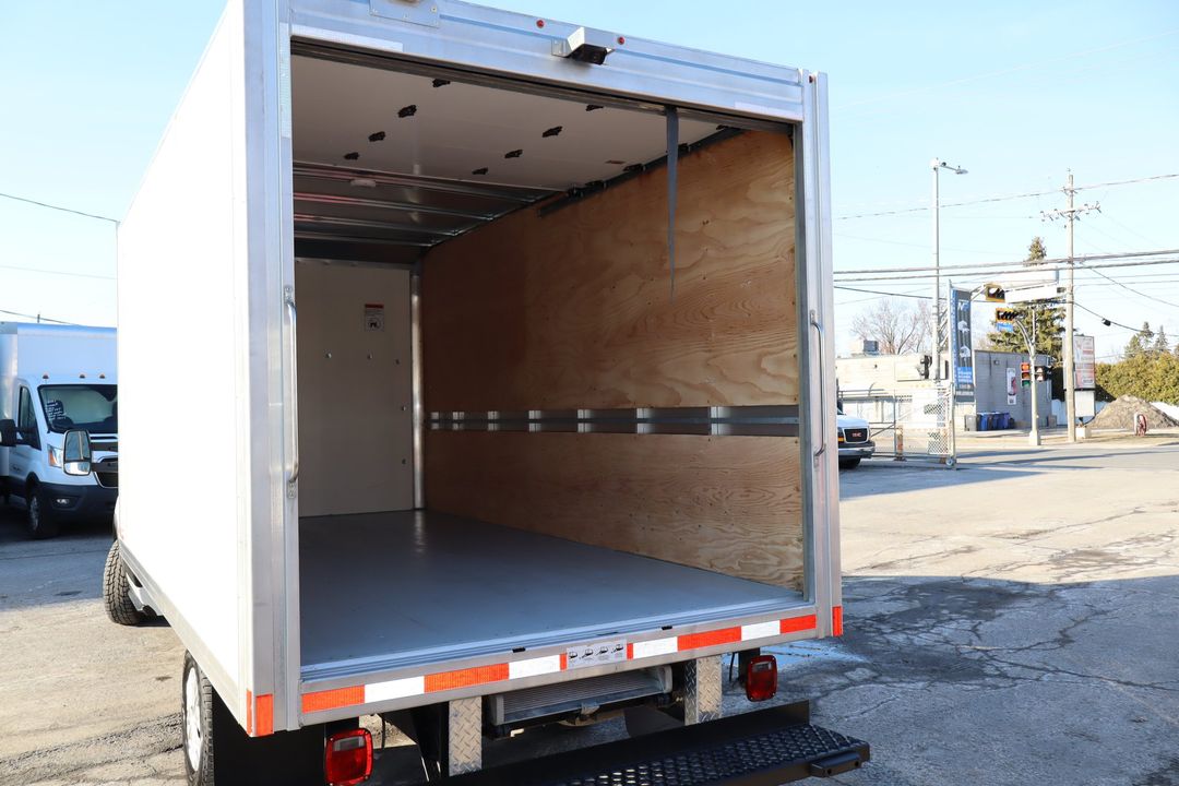 Ford Transit Cargo Van 2024 - Image 16