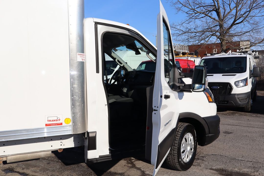 Ford Transit Cargo Van 2024 - Image 10