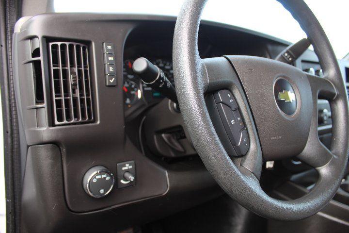 Chevrolet Express Cutaway 2024 - Image 10
