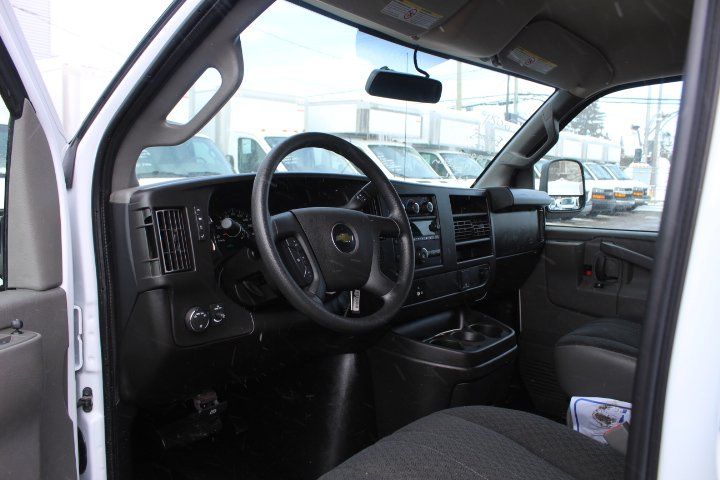 Chevrolet Express Cutaway 2024 - Image 12