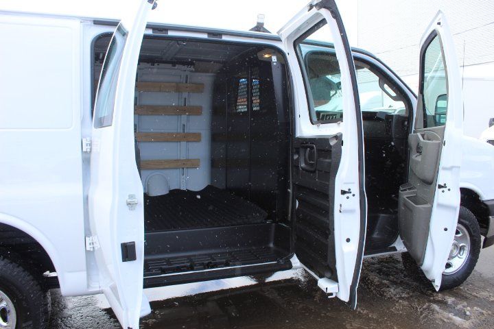 Chevrolet Express Cutaway 2024 - Image 15