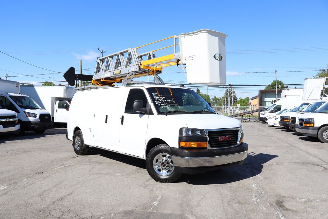 GMC Savana Cargo 2021 - Image 2