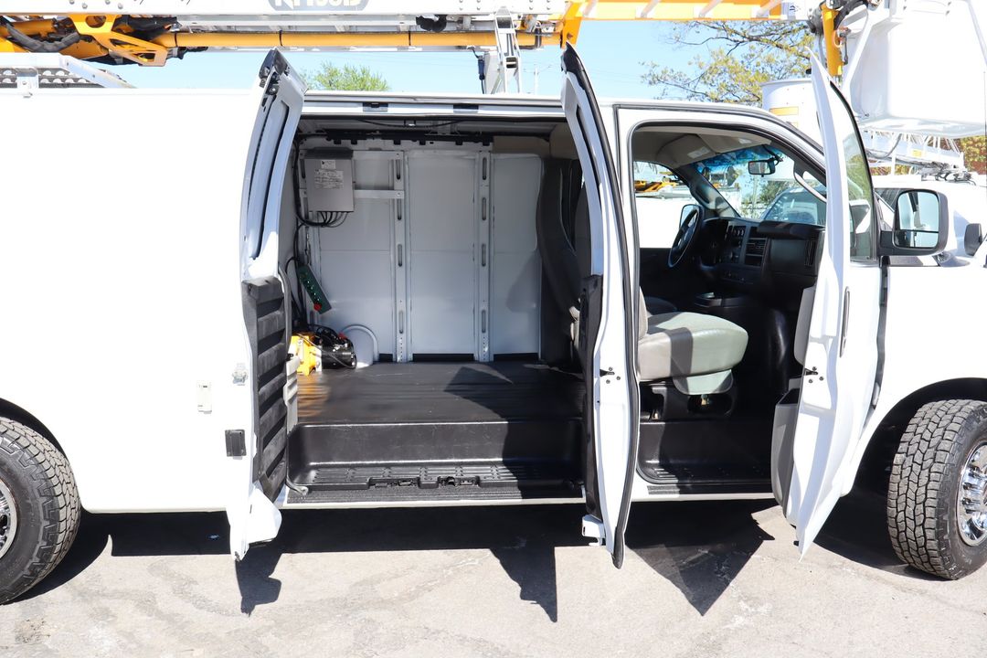 GMC Savana Cargo 2021 - Image 15