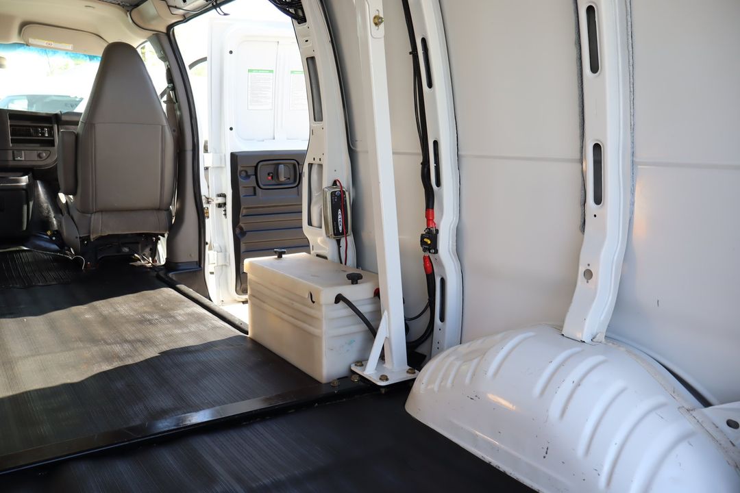 GMC Savana Cargo 2021 - Image 16