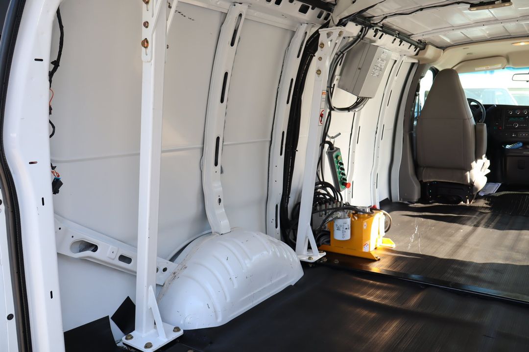 GMC Savana Cargo 2021 - Image 17