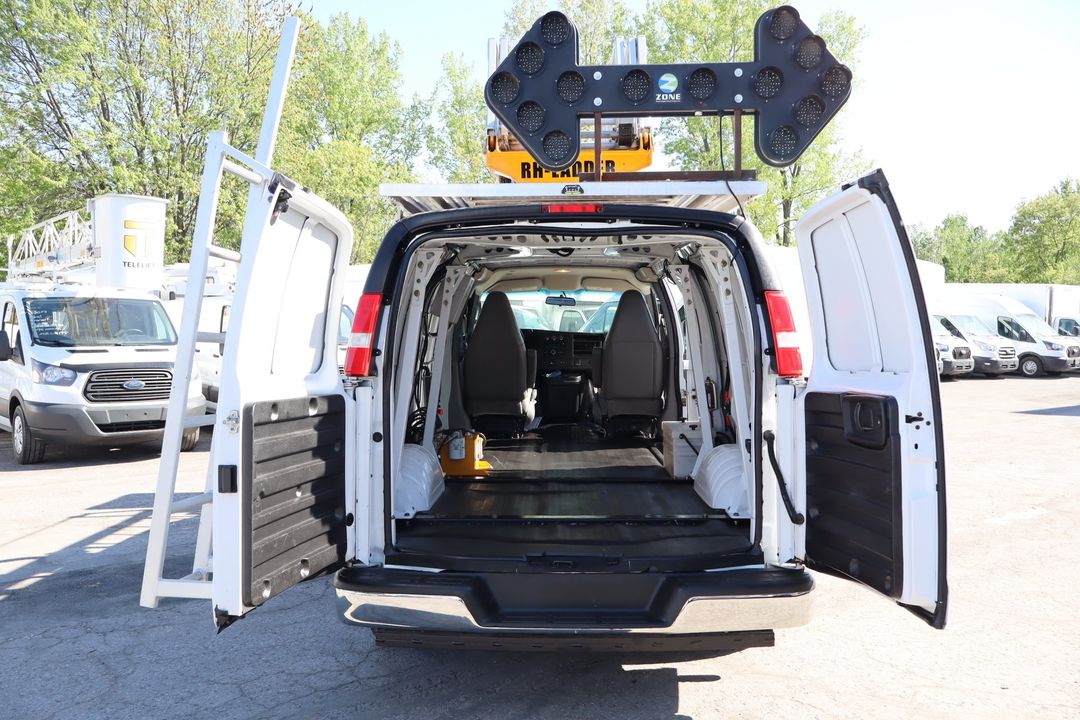 GMC Savana Cargo 2021 - Image 18