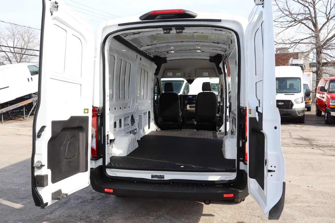 Ford Transit Cargo Van 2022 - Image 10