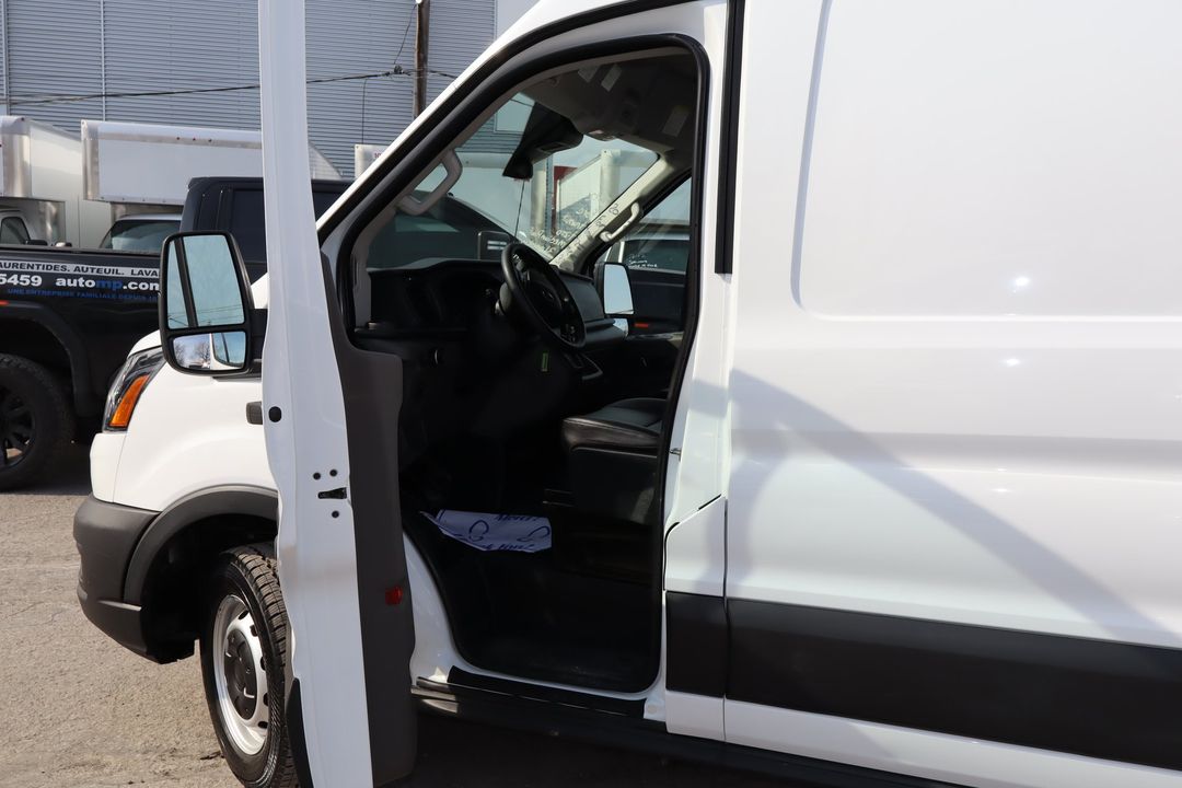 Ford Transit Cargo Van 2022 - Image 13