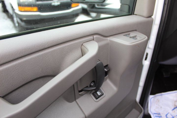 GMC Savana Cargo 2025 - Image 8