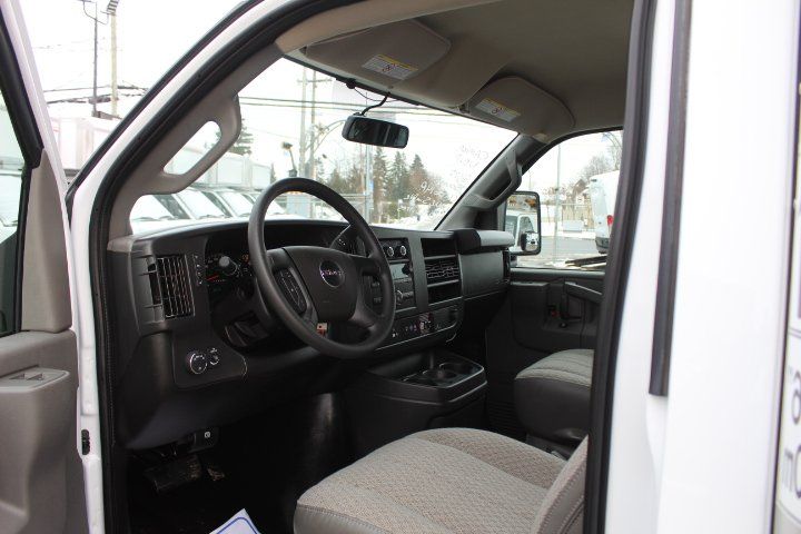 GMC Savana Cargo 2025 - Image 9