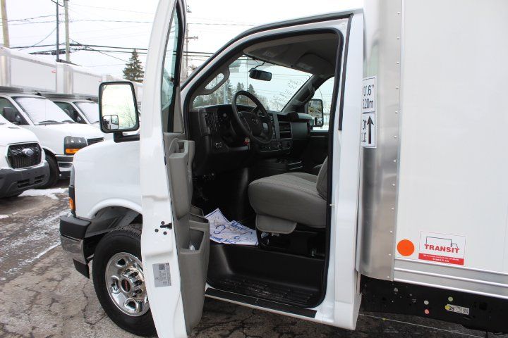 GMC Savana Cargo 2025 - Image 10