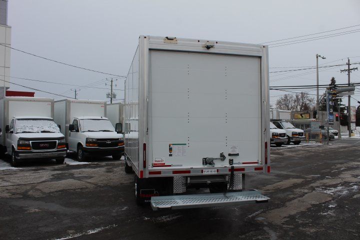 GMC Savana Cargo 2025 - Image 14