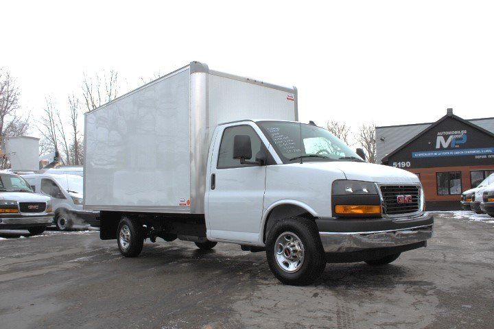 GMC Savana Cargo 2025 - Image 16