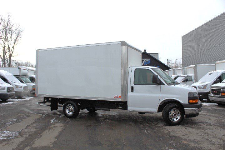 GMC Savana Cargo 2025 - Image 17
