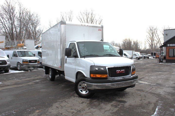 GMC Savana Cargo 2025 - Image 18