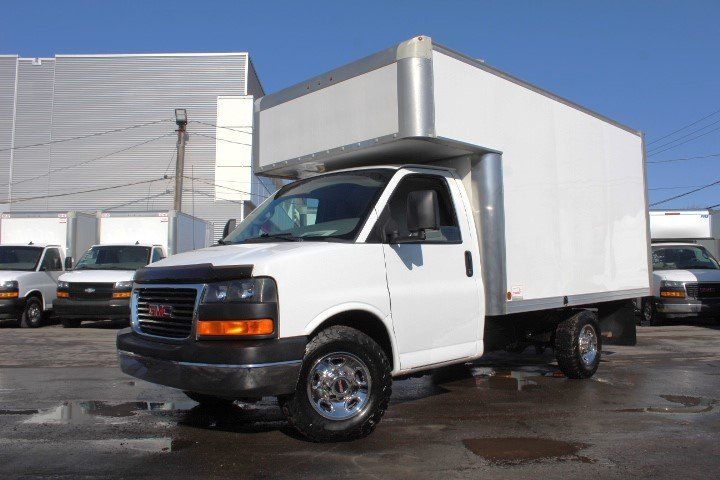 GMC Savana Cargo 2017 - Image 2