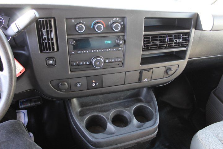 GMC Savana Cargo 2017 - Image 17
