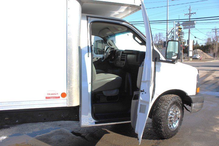 GMC Savana Cargo 2017 - Image 18