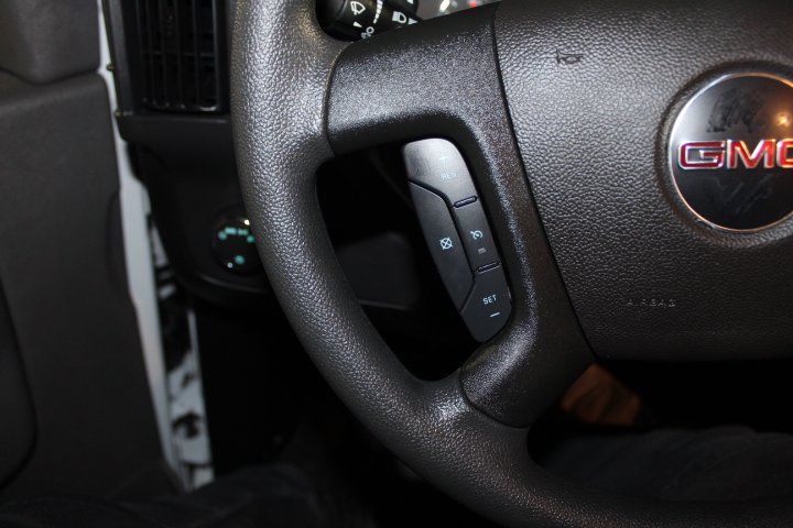 GMC Savana Cargo 2025 - Image 13