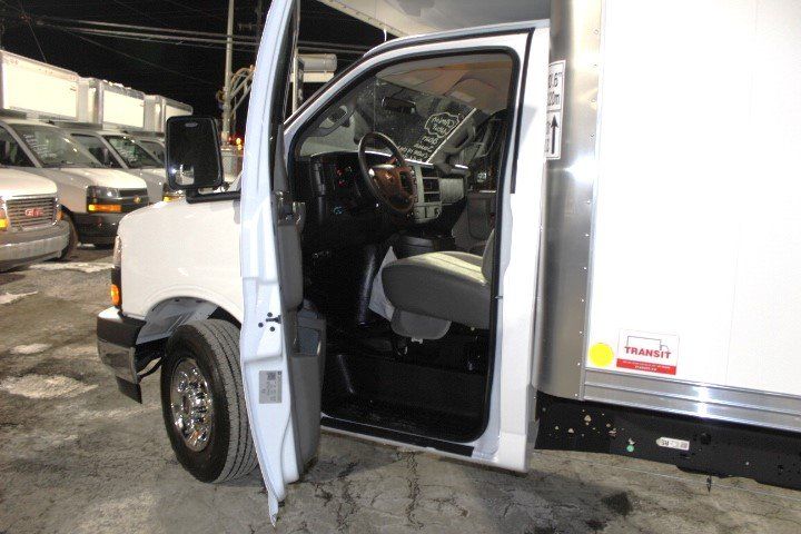 GMC Savana Cargo 2025 - Image 15