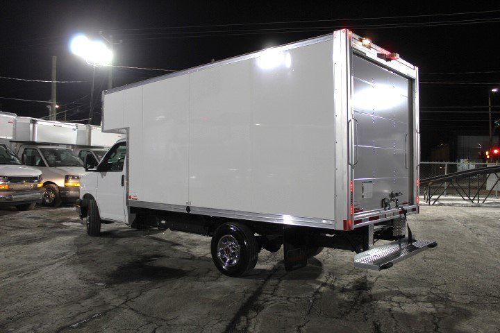 GMC Savana Cargo 2025 - Image 8