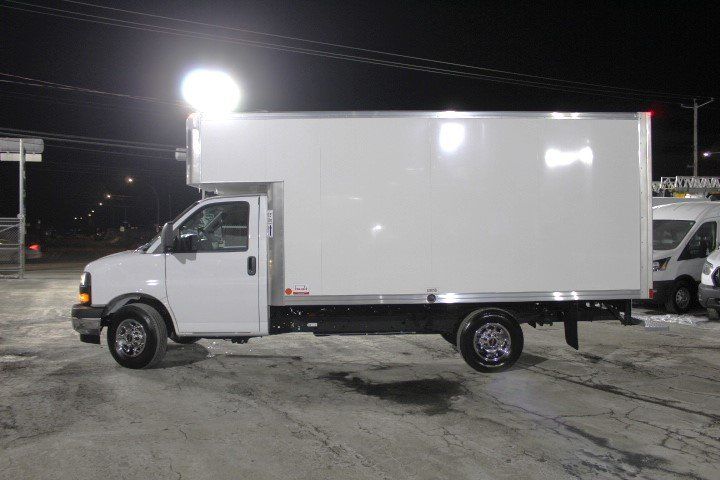 GMC Savana Cargo 2025 - Image 6