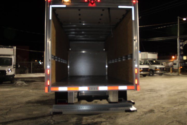 GMC Savana Cargo 2025 - Image 17