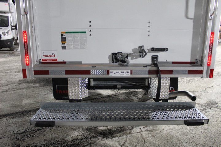 GMC Savana Cargo 2025 - Image 9