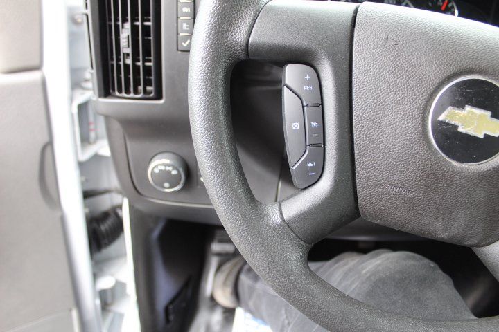 Chevrolet Express Cutaway 2024 - Image 9