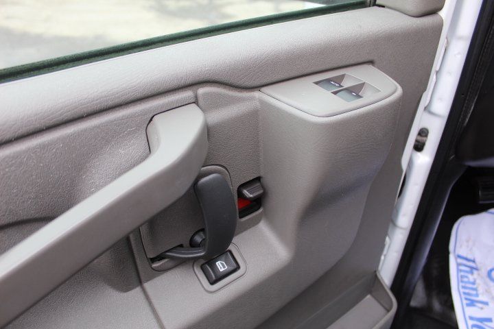 Chevrolet Express Cutaway 2024 - Image 12