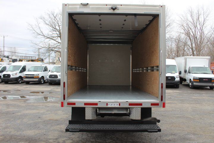 Chevrolet Express Cutaway 2024 - Image 15