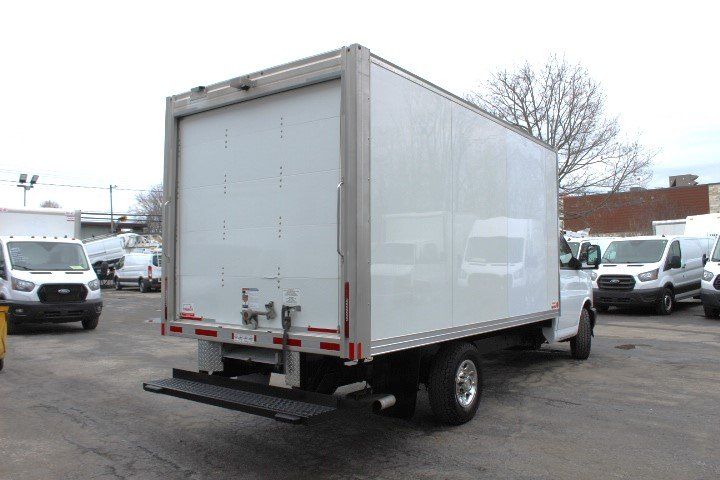 Chevrolet Express Cutaway 2024 - Image 19