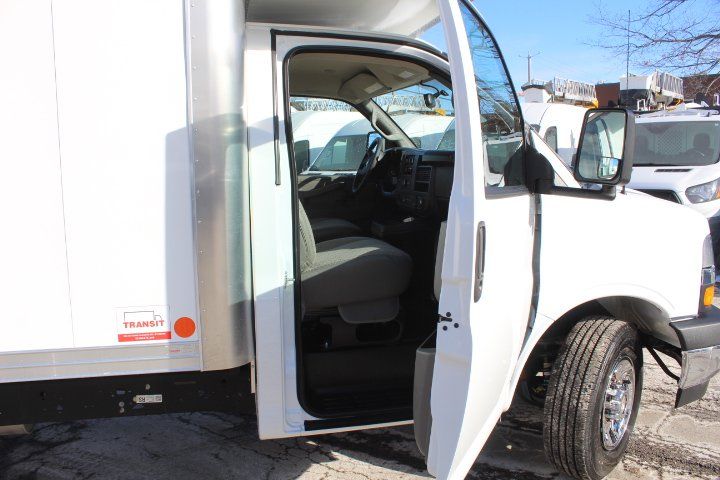 Chevrolet Express Cutaway 2025 - Image 15