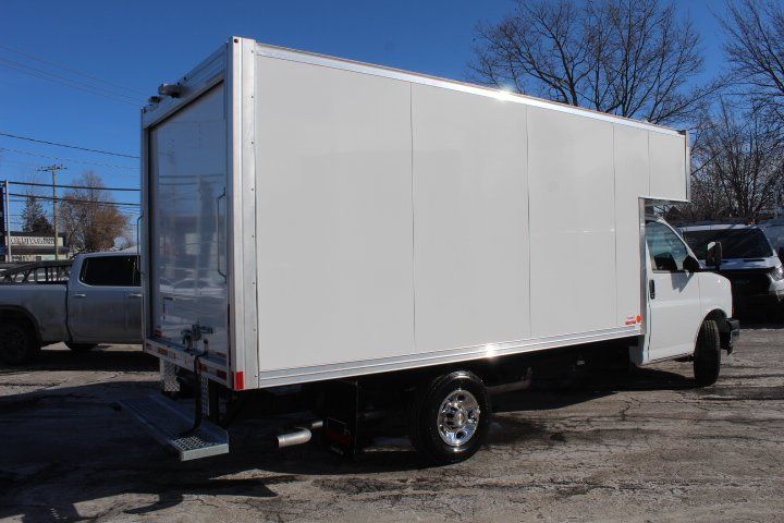 Chevrolet Express Cutaway 2025 - Image 6