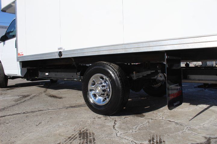 Chevrolet Express Cutaway 2025 - Image 16