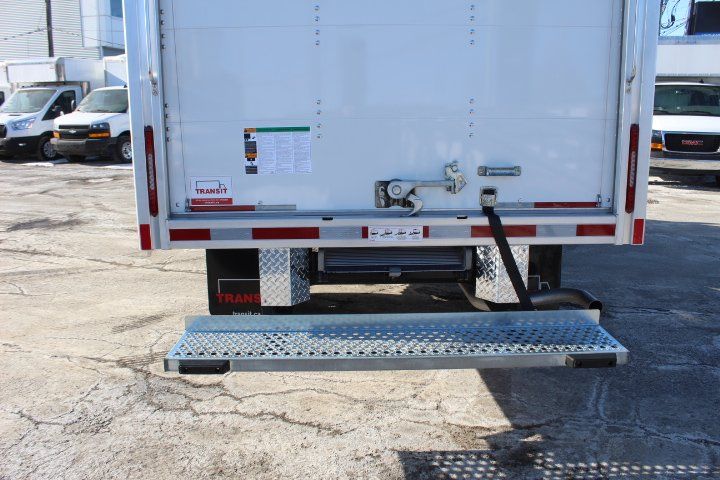 Chevrolet Express Cutaway 2025 - Image 19