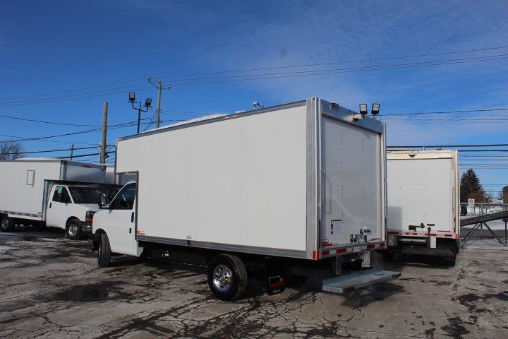 Chevrolet Express Cutaway 2025 - Image 3