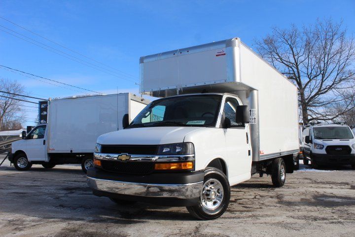 Chevrolet Express Cutaway 2025 - Image 4