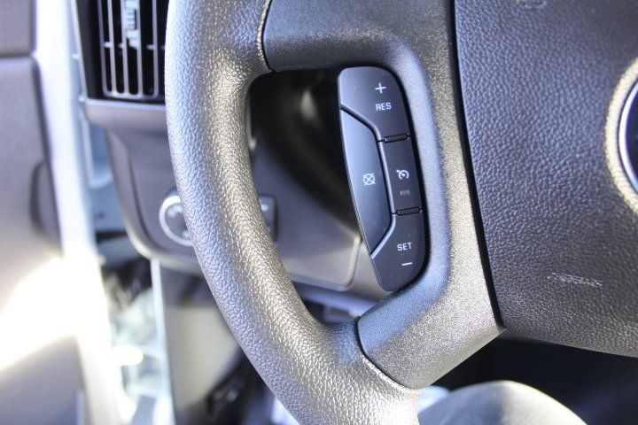 Chevrolet Express Cutaway 2025 - Image 15