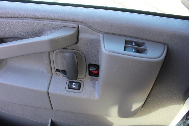 Chevrolet Express Cutaway 2025 - Image 16